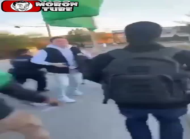 Video :A gang of robbers flees without paying after emptying a shop